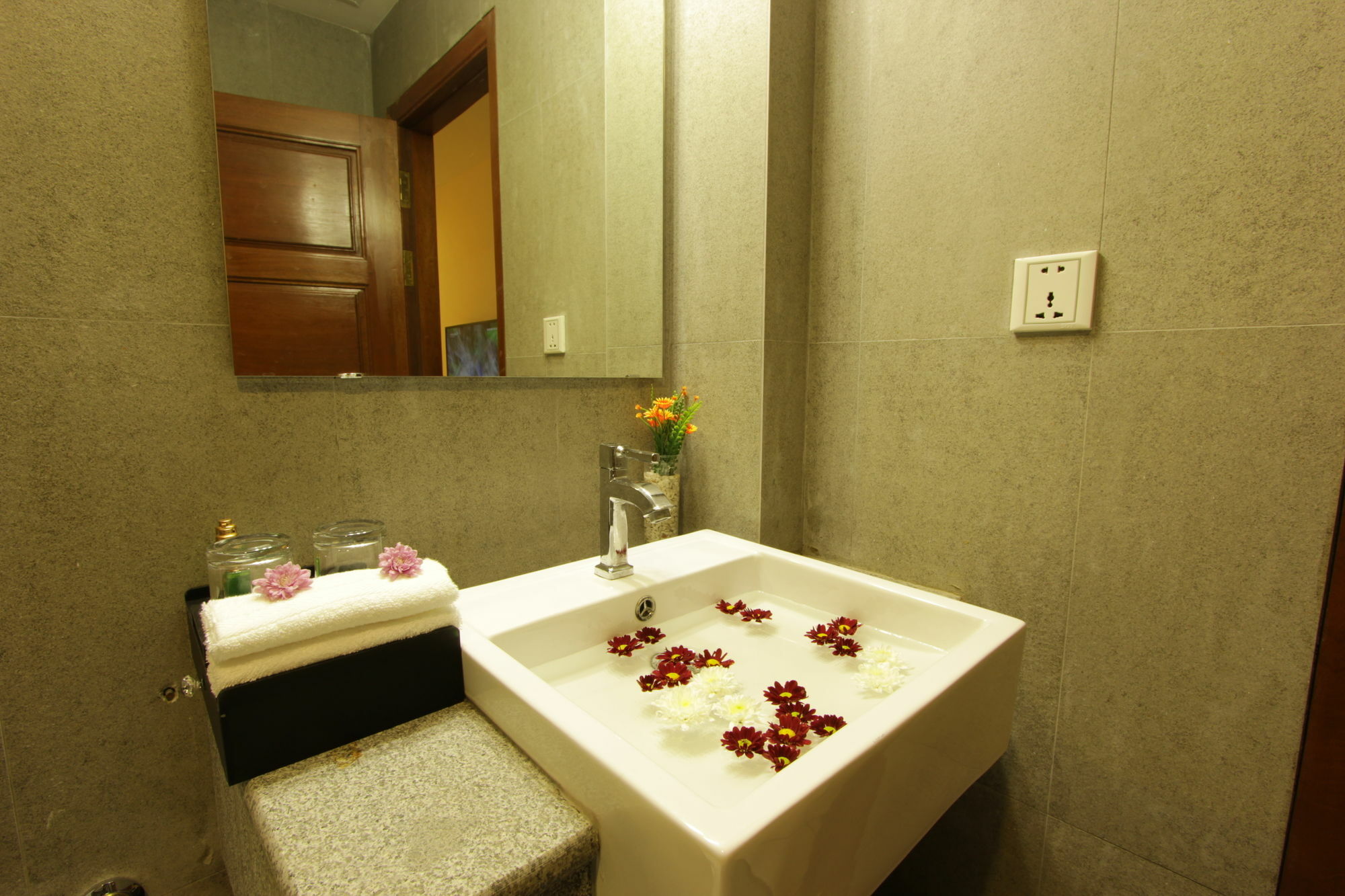 Yazhou Foryou Hotel Phnom Penh Exterior foto